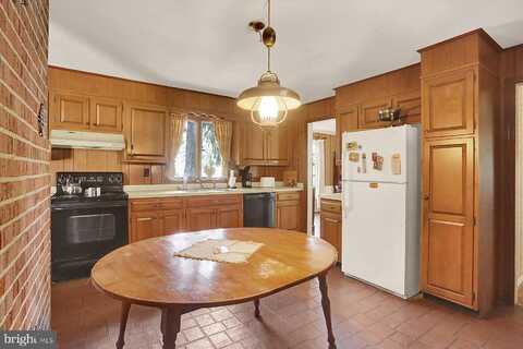 2 GOLFVIEW ROAD, CAMP HILL, PA 17011