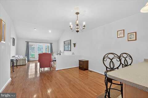 16 LEEDS COURT, LANCASTER, PA 17602