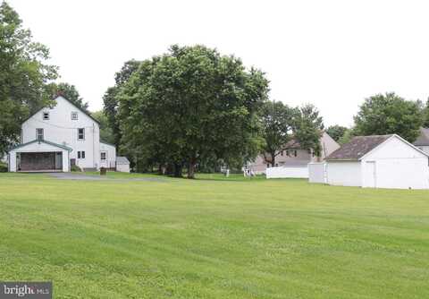 2475 OREGON PIKE, LANCASTER, PA 17601