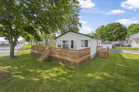 119 Wilson Avenue, Houghton Lake, MI 48629
