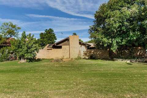 1300 S Main Street, Quanah, TX 79252