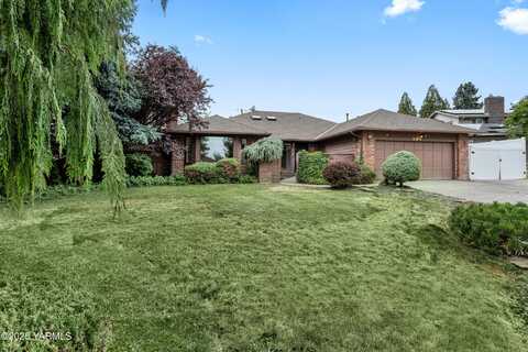 404 Chisholm Trail, Yakima, WA 98908