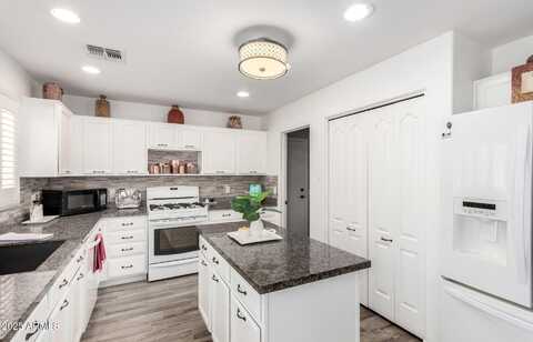452 E DARTMOUTH Drive, Casa Grande, AZ 85122