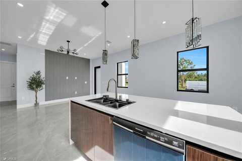 951 Candlelight, LEHIGH ACRES, FL 33974