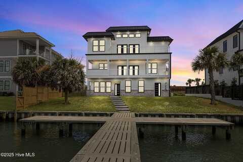 208 Radio Island Road, Morehead City, NC 28557