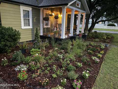 102 Carteret Avenue, Beaufort, NC 28516