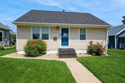 630 21st Avenue SW, Cedar Rapids, IA 52404