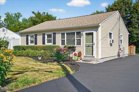 11 Riverview Drive, Colonie, NY 12309