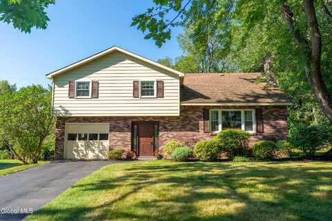 8 Knolls Road, Niskayuna, NY 12309