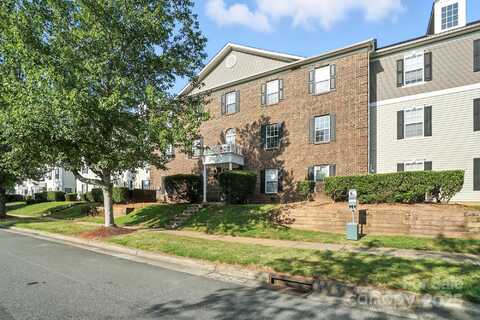 1068 Plaza Walk Drive, Charlotte, NC 28215