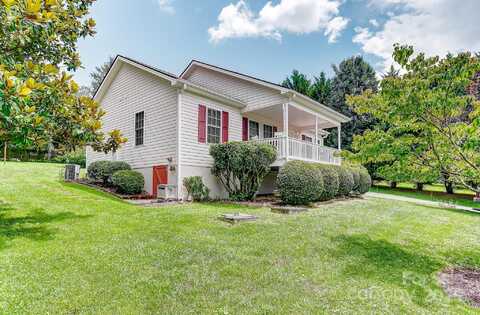 233 Forest Bend Drive, Horse Shoe, NC 28742