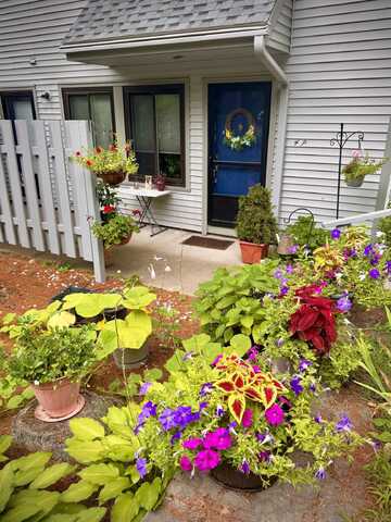 4 Staunton Court, Farmington, CT 06032