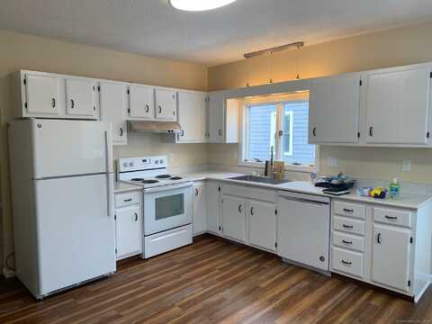 10 Ford Drive, Old Saybrook, CT 06475