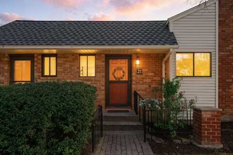21 Danforth Lane, West Hartford, CT 06110