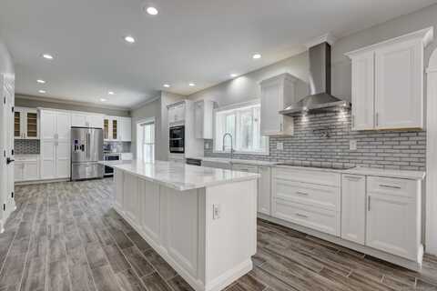 122 Greenwood Drive, South Windsor, CT 06074