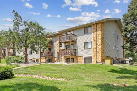 9533 University Avenue unit: 4, Clive, IA 50325