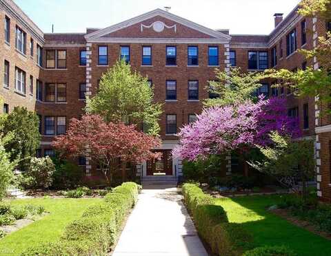 64 Queensberry 222, Boston, MA 02215