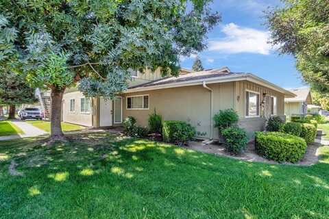 2244 Peach Avenue, Clovis, CA 93612