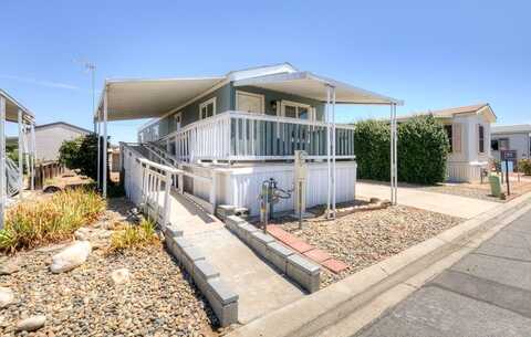 1218 Cleveland Avenue E, Madera, CA 93638
