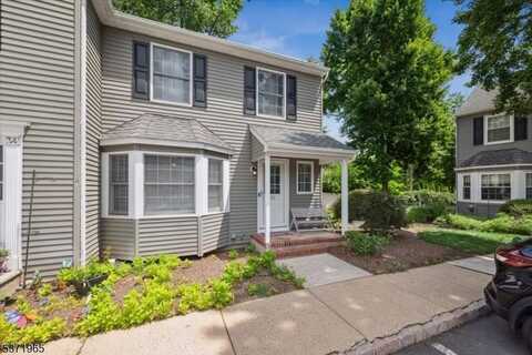 32 Village Ct, Bound Brook, NJ 08805