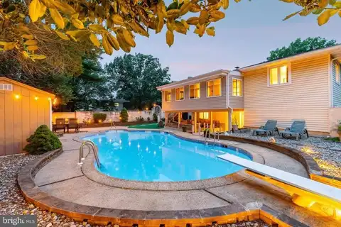 5 STRATHMORE DRIVE, CHERRY HILL, NJ 08003