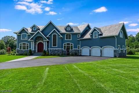 4 Hall Rd, Chester, NJ 07930