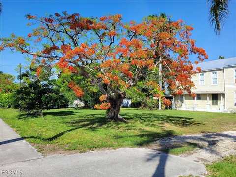 12430 McGregor Boulevard, Fort Myers, FL 33919