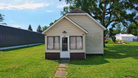 305 E Goss Street, Kentland, IN 47951