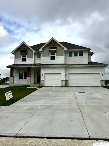 10508 S 117th Street, Papillion, NE 68046