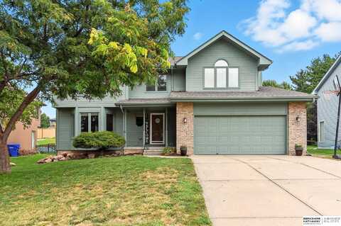 922 Hogan Drive, Papillion, NE 68046