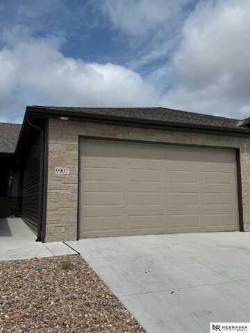 9907 Keystone Drive, Lincoln, NE 68516