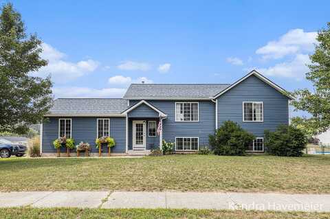 7045 Shalimar Drive NE, Comstock Park, MI 49321