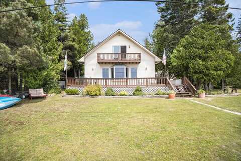1445 US-2, Saint Ignace, MI 49781