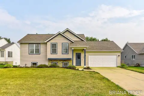 10333 Lynwood Lane, Zeeland, MI 49464
