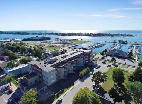 105 W Danaher Street, Ludington, MI 49431