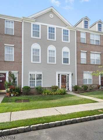 95 Woodlake Dr, Sayreville, NJ 08859