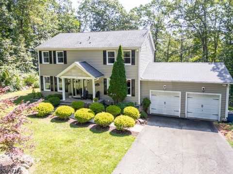 9 Fay Ave, Hopatcong, NJ 07874