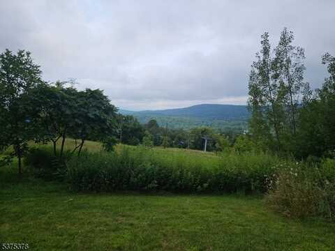 1 Davos Dr, Vernon, NJ 07462