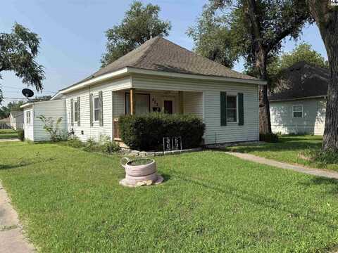 827 E 10th Ave, Hutchinson, KS 67501