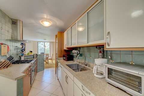 1911 KALANIANAOLE ST unit: 401, Hilo, HI 96720