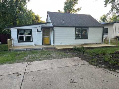 8510 Grandview Lane, Overland Park, KS 66212