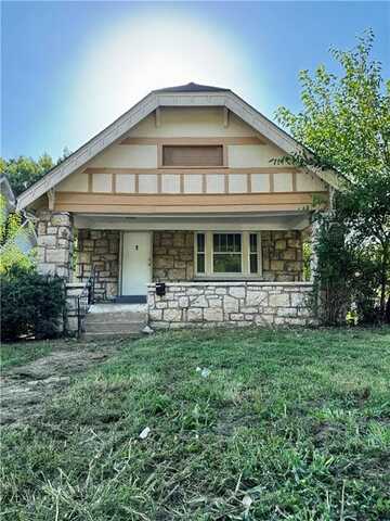 5600 Park Avenue, Kansas City, MO 64130