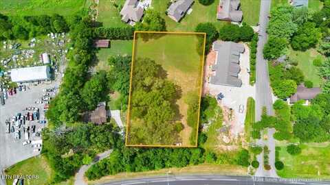 2025 N Charles G Seivers Blvd, Clinton, TN 37716