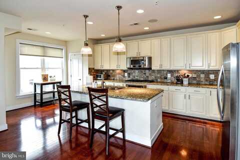 736 MCKENZIE AVE, ALEXANDRIA, VA 22301