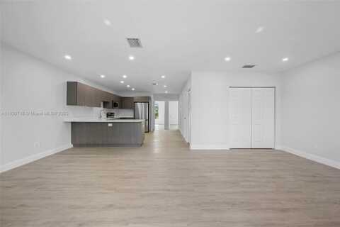 349 NW 40th St, Oakland Park, FL 33309