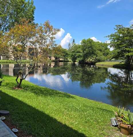 302 Lakeview Dr, Weston, FL 33326