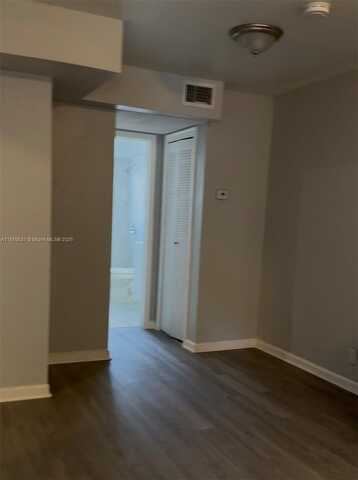 6840 Pembroke Rd, Pembroke Pines, FL 33023