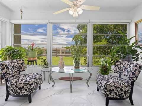 9330 Sunrise Lakes Blvd, Sunrise, FL 33322