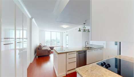 185 SW 7th St, Miami, FL 33130