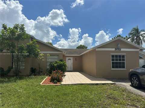 19551 NW 57th Pl, Hialeah, FL 33015